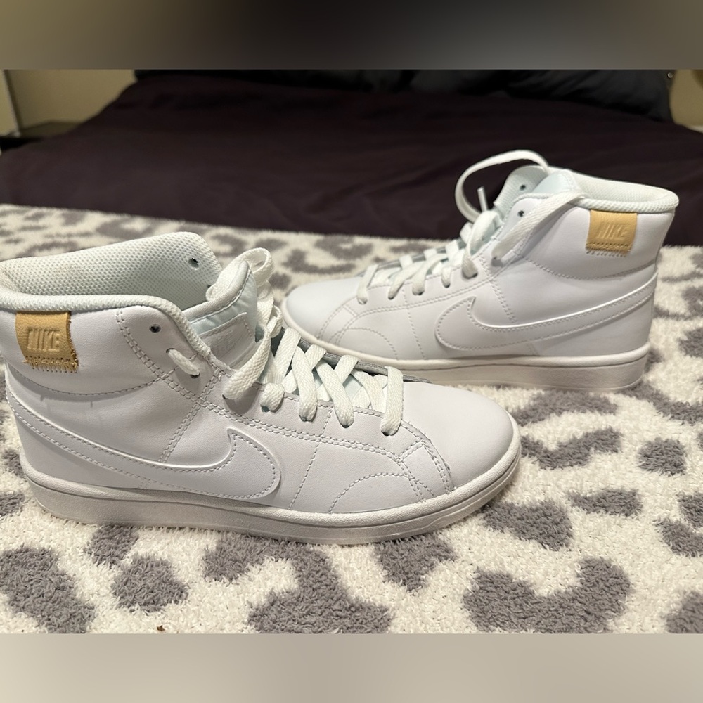 Nike Court Royale 2